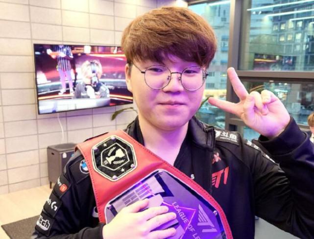 借此构建 借此构建